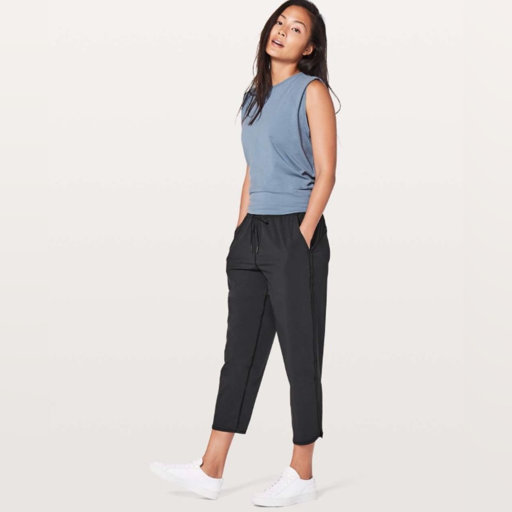 Lululemon Keep it Classic Crop in Black Size 4